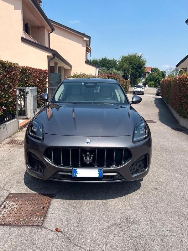 Grigio Usata 2023 Maserati Grecale GT SUV | 60.000 € (Molto cara) - Immagine 1/4
