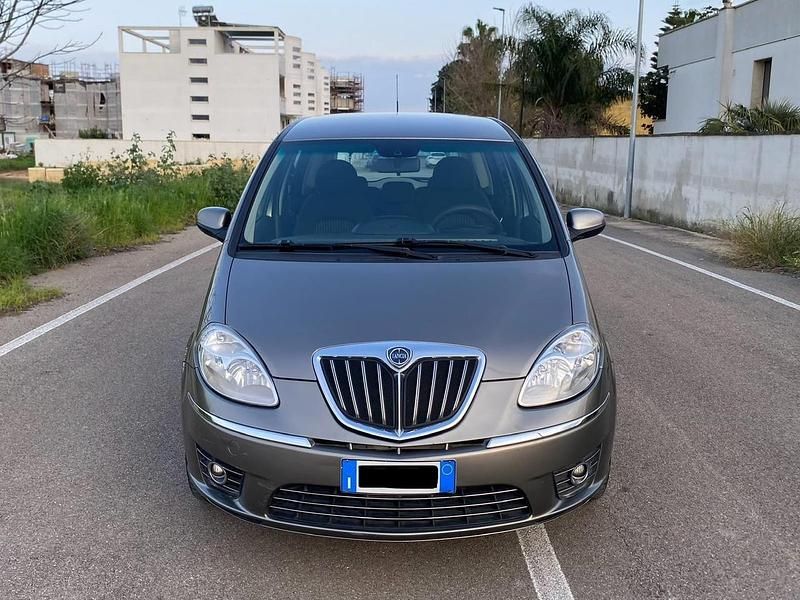 Usata Lancia Musa 90 CV (66 kW) 2010 Marrone Monovolume