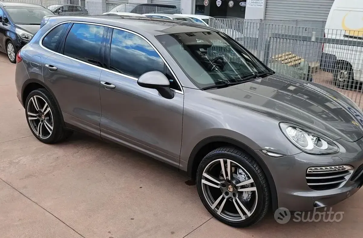 Usata Porsche Cayenne 245 CV (180 kW) 2013 Grigio SUV