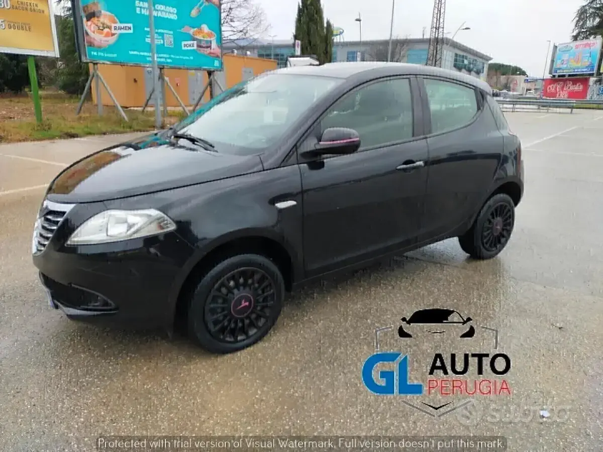 Usata Lancia Ypsilon 80 CV (58 kW) 2014 Nero Utilitaria