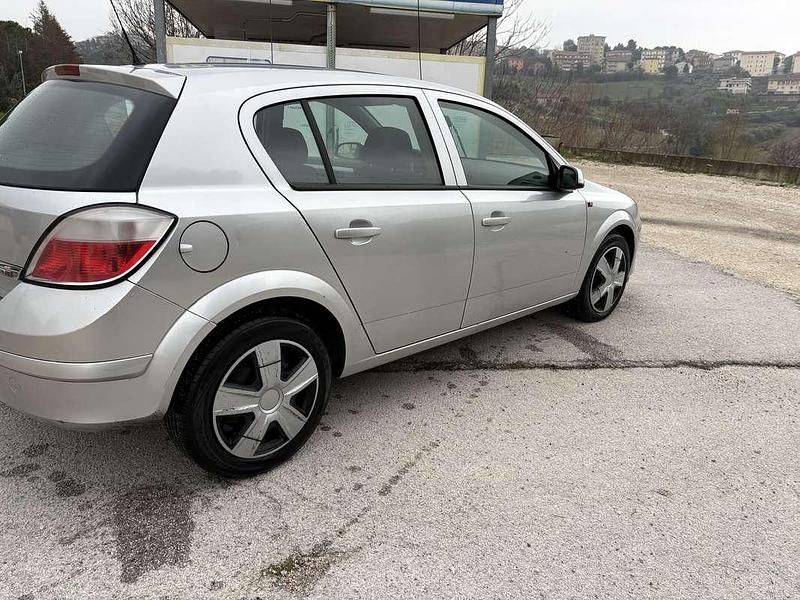 Usata Opel Astra Cosmo 101 CV (74 kW) 2005 Berlina