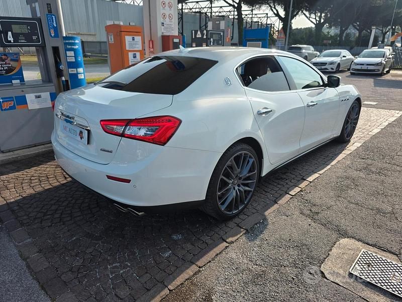 Usata Maserati Ghibli 275 CV (202 kW) 2015 Bianco Berlina