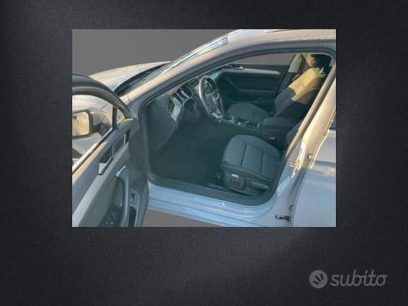 Usata VW Passat Business 150 CV (110 kW) 2022 Grigio Station wagon