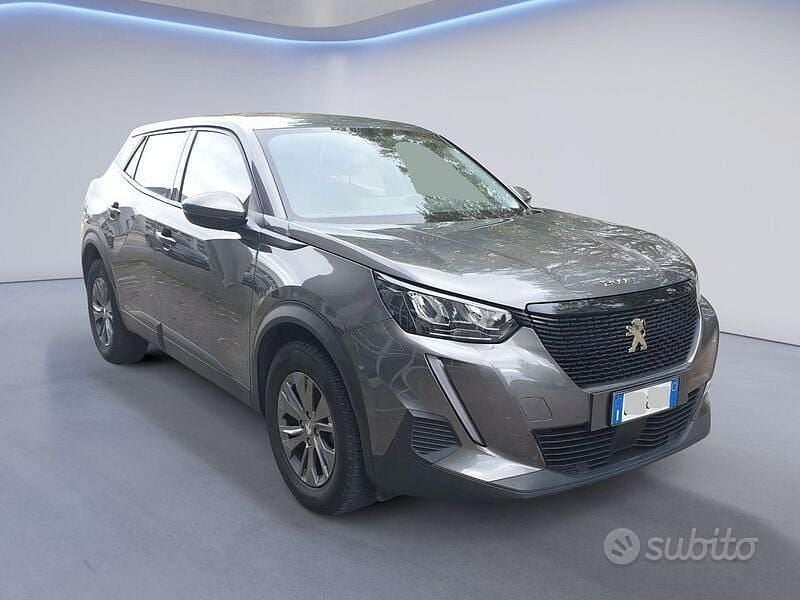 Usata Peugeot 2008 Active 110 CV (80 kW) 2021 Grigio scuro SUV