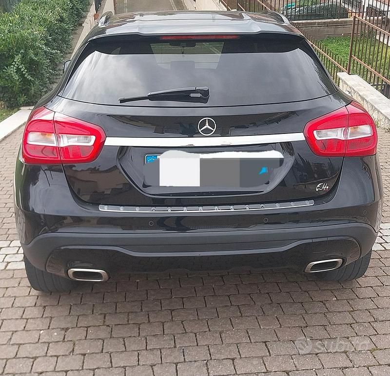Usata Mercedes GLA200 136 CV (100 kW) 2019 Nero SUV