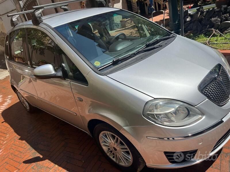 Usata Lancia Musa 77 CV (56 kW) 2009 Argento Monovolume