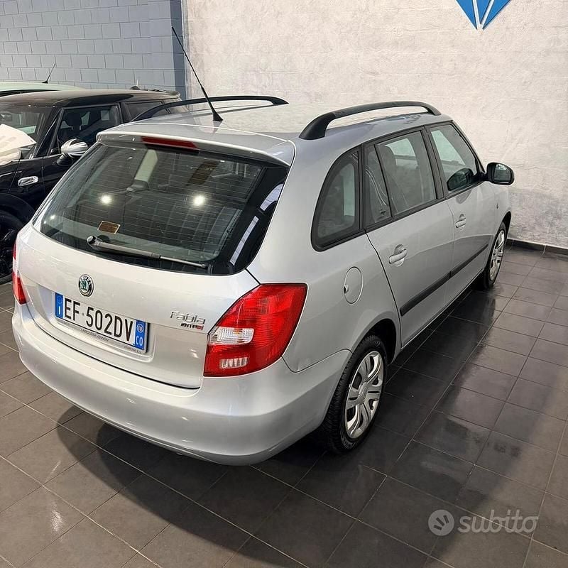 Begagnad Skoda Fabia Style 70 HK (51 kW) 2010 Grå Kombi