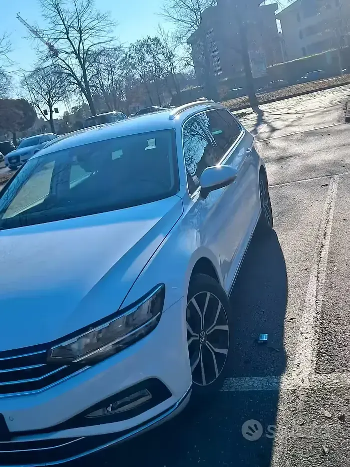 Begagnad VW Passat Executive 200 HK (147 kW) 2022 Vit Kombi