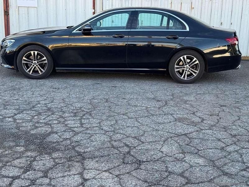 Usata Mercedes E220 Business 200 CV (147 kW) 2022 Nero ossidiana Berlina