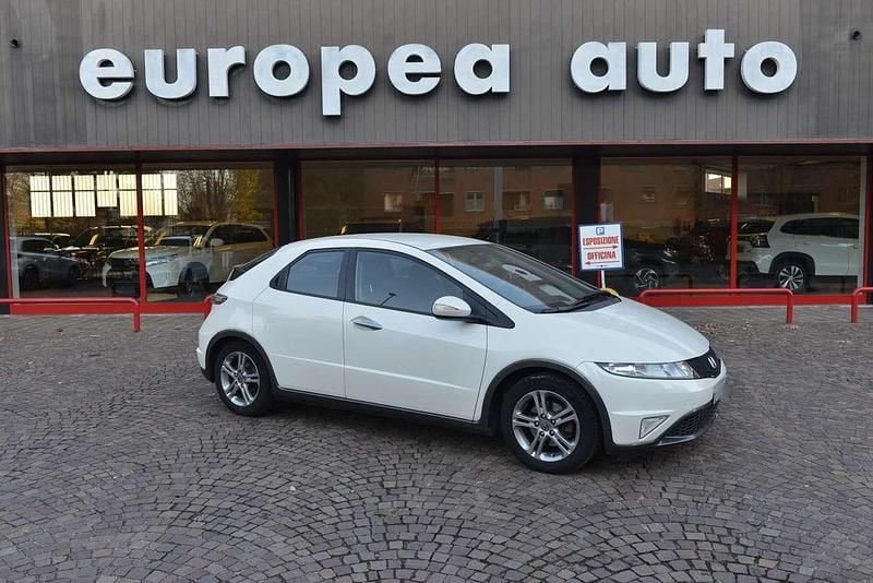 Bianco Usata 2011 Honda Civic Comfort Tre volumi | 6500 € (Cara) - Immagine 1/4