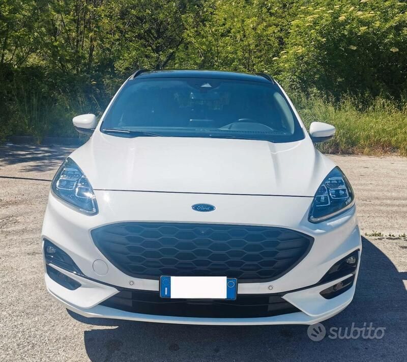 Usata Ford Kuga 225 CV (165 kW) 2023 Bianco SUV