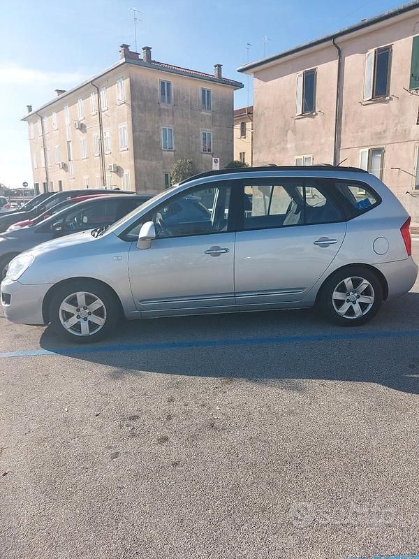 Usata Kia Carens 105 CV (77 kW) 2009 Grigio Monovolume