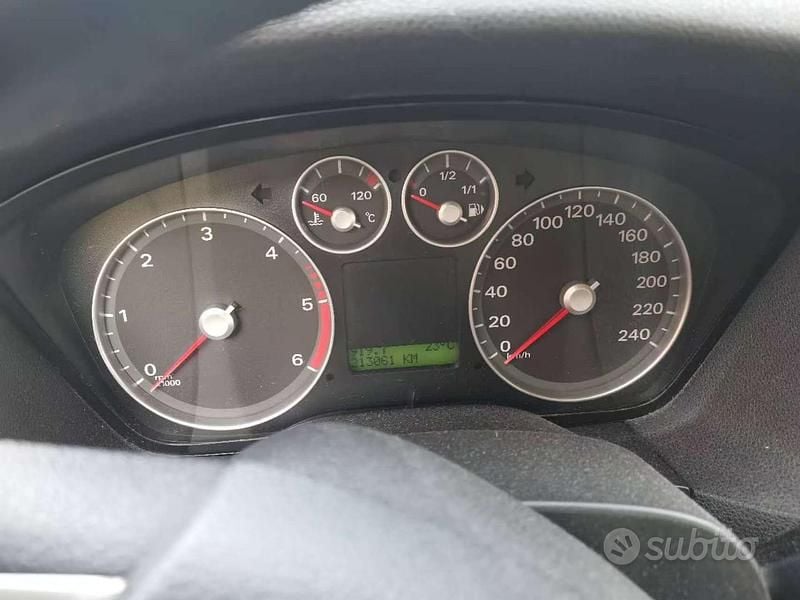 Usata Ford Focus 109 CV (80 kW) 2006 Nero Station wagon