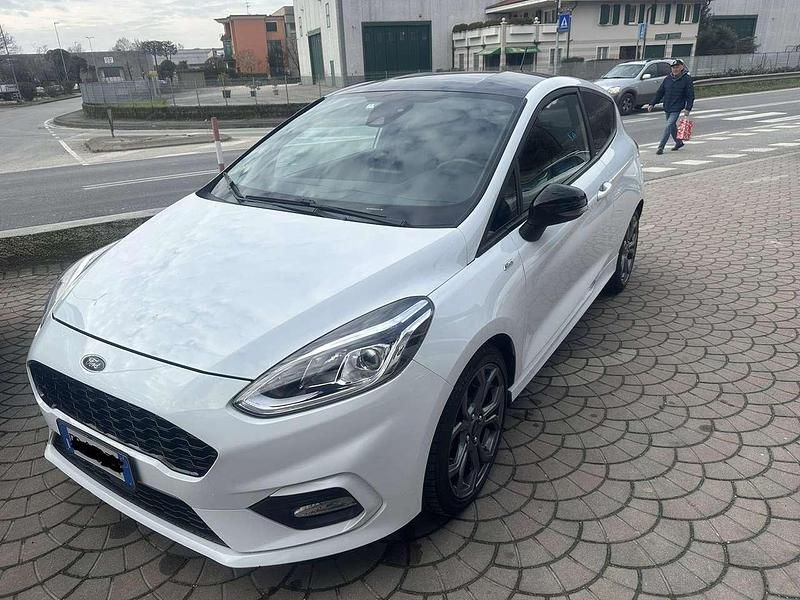 Usata Ford Fiesta ST-Line 101 CV (74 kW) 2018 Bianco Utilitaria