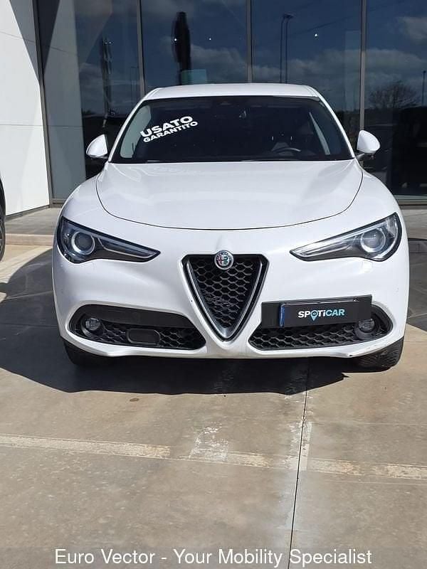 Usata Alfa Romeo Stelvio Business 209 CV (153 kW) 2019 Bianco SUV