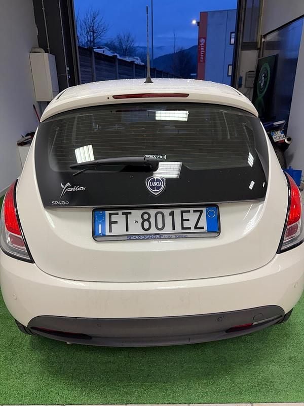 Usata Lancia Ypsilon Gold 69 CV (50 kW) 2018 Bianco Utilitaria
