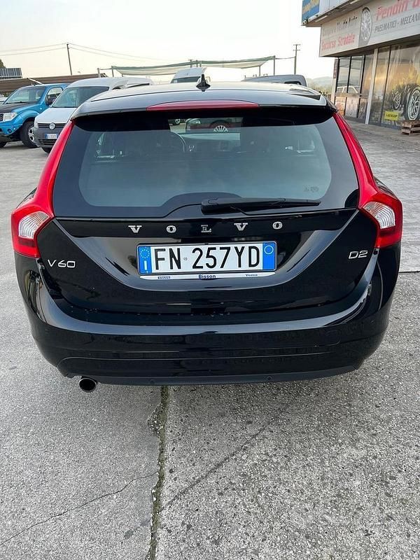 Usata Volvo V60 Business Edition 120 CV (88 kW) 2018 Nero Station wagon
