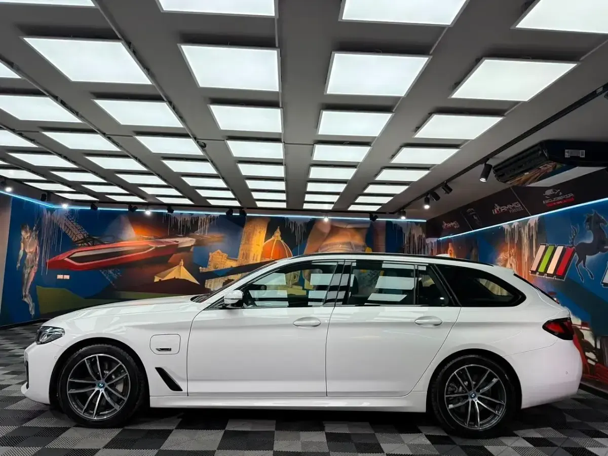 Usata BMW 530e Efficient Dynamics 286 CV (210 kW) 2022 Bianco Station wagon