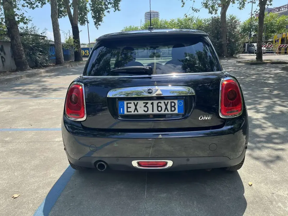 Usata Mini ONE 102 CV (75 kW) 2015 Nero Utilitaria