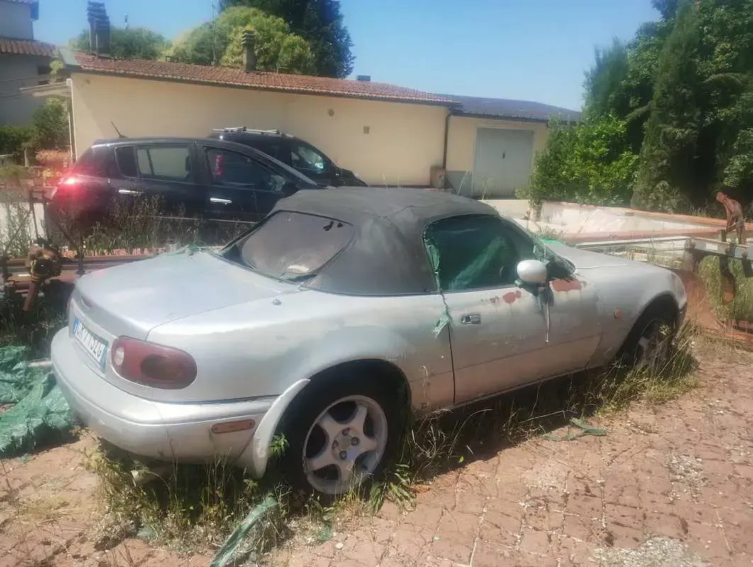 Usata Mazda MX5 90 CV (66 kW) 1997 Argento Cabrio