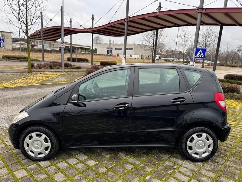 Usata Mercedes A180 Avantgarde 109 CV (80 kW) 2011 Nero Berlina