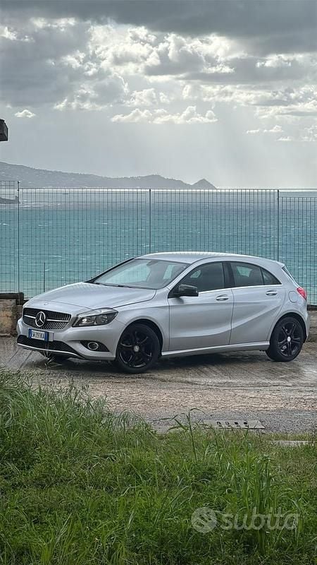 Usata Mercedes A180 109 CV (80 kW) 2015 Grigio Berlina
