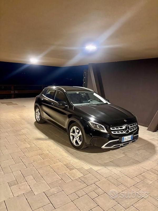 Usata Mercedes GLA200 Business 156 CV (114 kW) 2019 Nero SUV