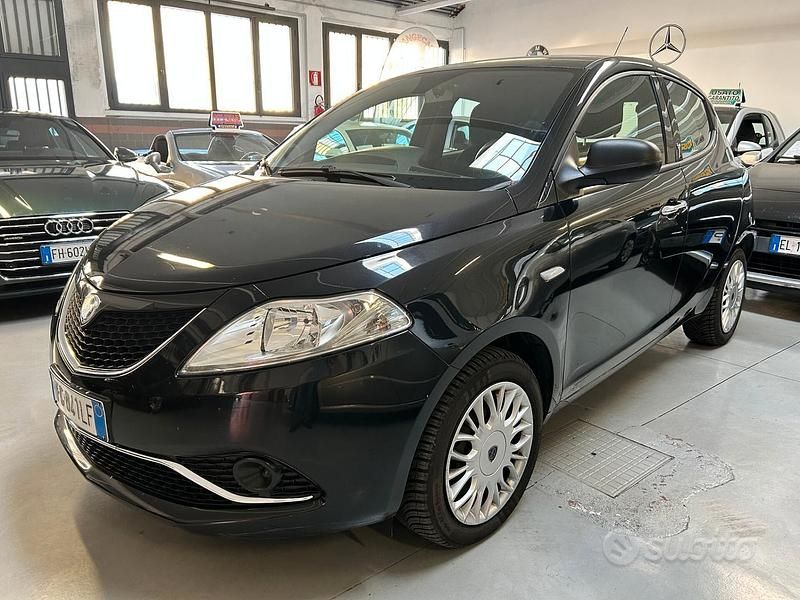 Usata Lancia Ypsilon Platinum 69 CV (50 kW) 2016 Nero Utilitaria