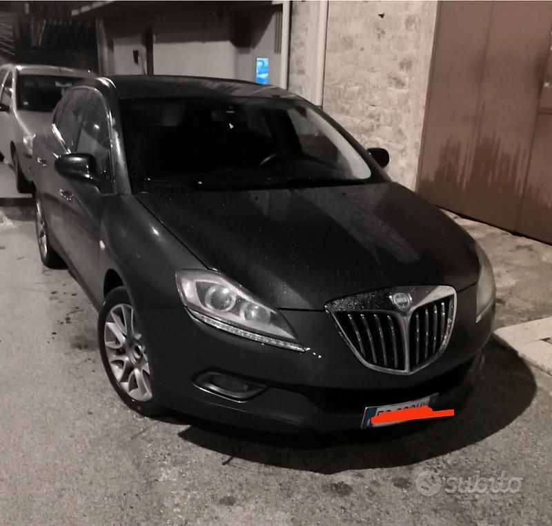 Usata Lancia Delta 165 CV (121 kW) 2010 Grigio Utilitaria