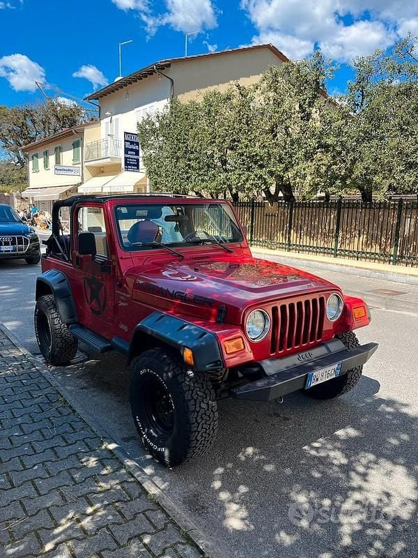 Usata Jeep Wrangler 2001 Rosso SUV