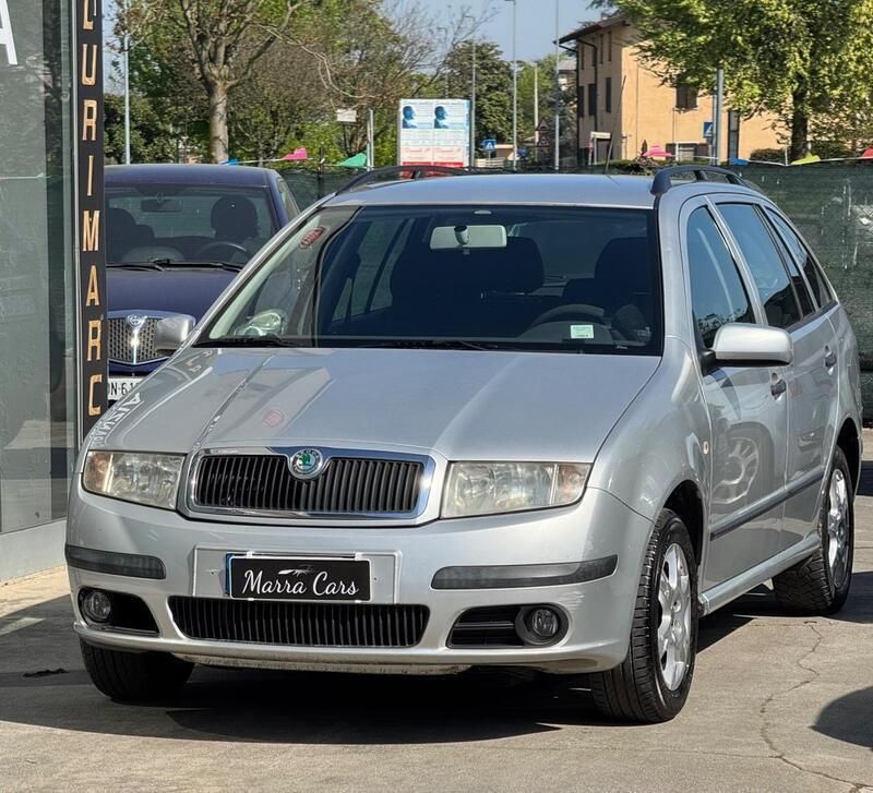 Usata Skoda Fabia Elegance 75 CV (55 kW) 2005 Argento Utilitaria
