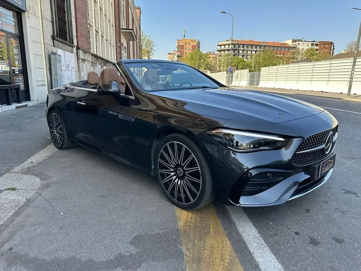 Usata Mercedes E220 AMG line 220 CV (161 kW) 2024 Grigio Cabrio