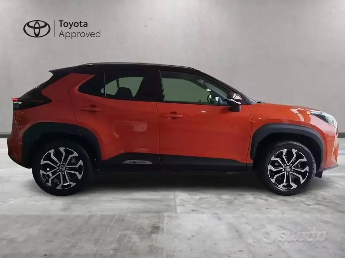 Usata Toyota Yaris Cross Trend 92 CV (67 kW) 2022 Rosso SUV
