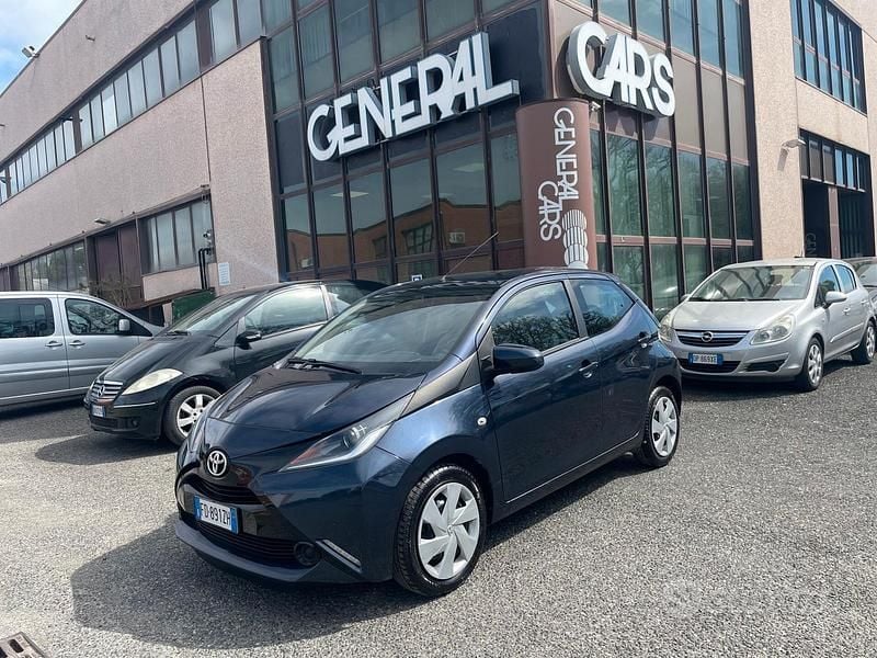 Usata Toyota Aygo Cool 69 CV (50 kW) 2016 Blu Utilitaria