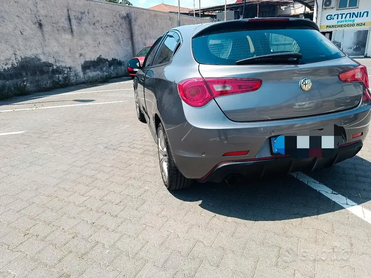 Usata Alfa Romeo Giulietta 105 CV (77 kW) 2014 Grigio Utilitaria