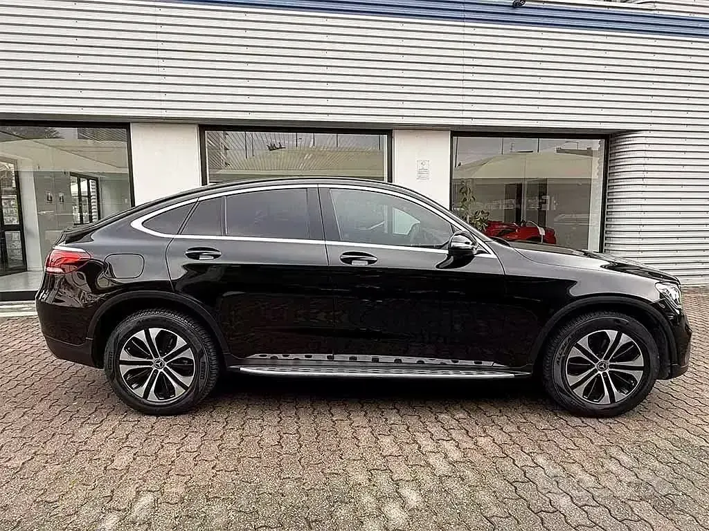 Usata Mercedes GLC200 163 CV (119 kW) 2022 Nero / metallizzato SUV