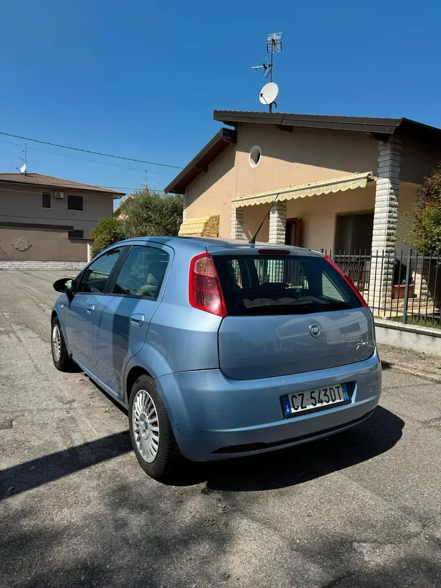 Usata Fiat Grande Punto Active 75 CV (55 kW) 2005 Blu Utilitaria