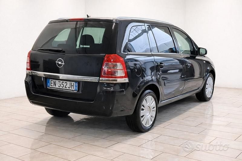 Usata Opel Zafira 150 CV (110 kW) 2012 Nero Monovolume