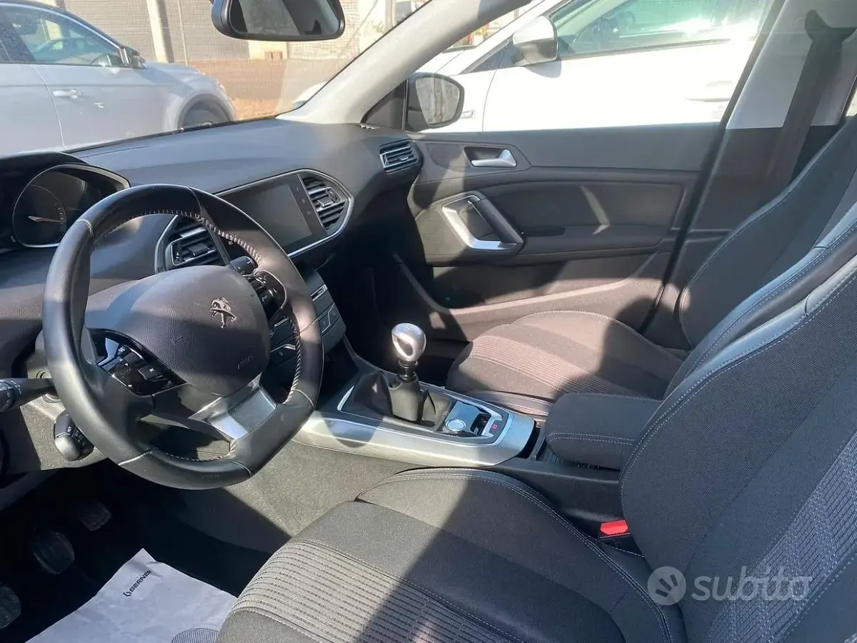 Usata Peugeot 308 GT-line 131 CV (96 kW) 2018 Nero Station wagon