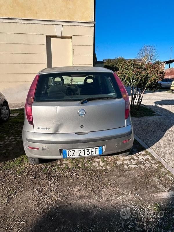 Usata 2006 Fiat Punto Tre volumi | 300 € - Immagine 1/4