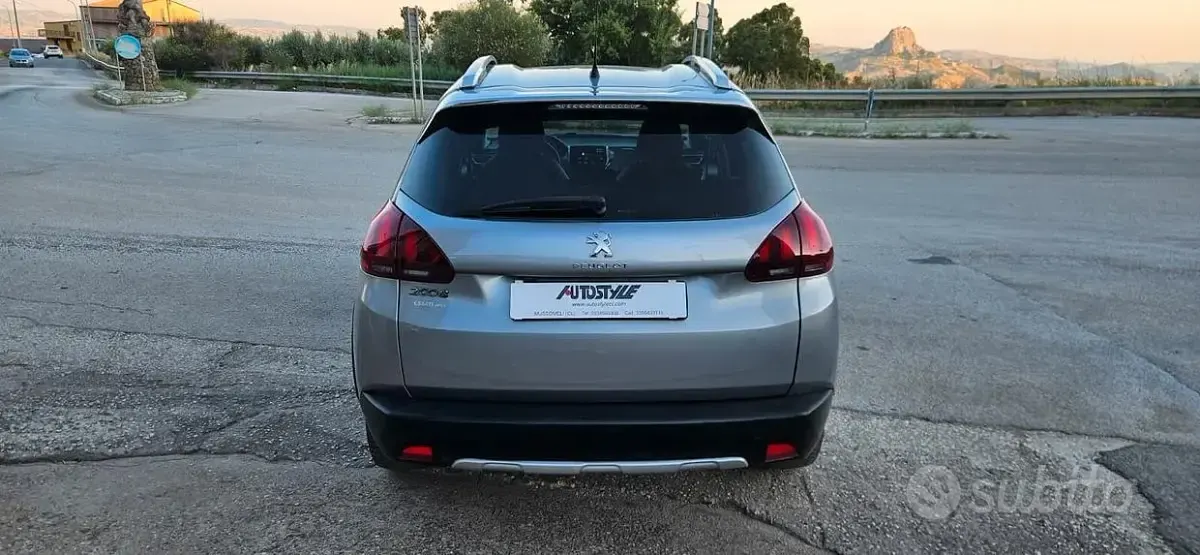 Usata Peugeot 2008 Allure 102 CV (75 kW) 2019 Grigio SUV