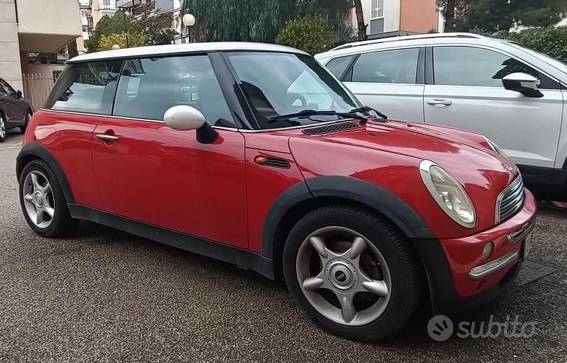 Begagnad Mini Cooper 116 HK (85 kW) 2002 Röd Halvkombi