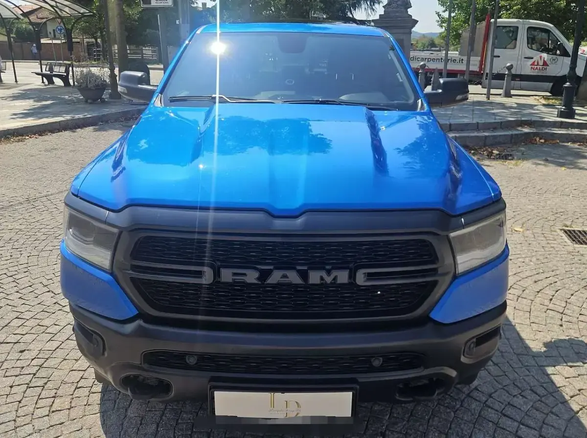 Usata RAM 1500 401 CV (294 kW) 2024 Hydro blue perl Pick-up