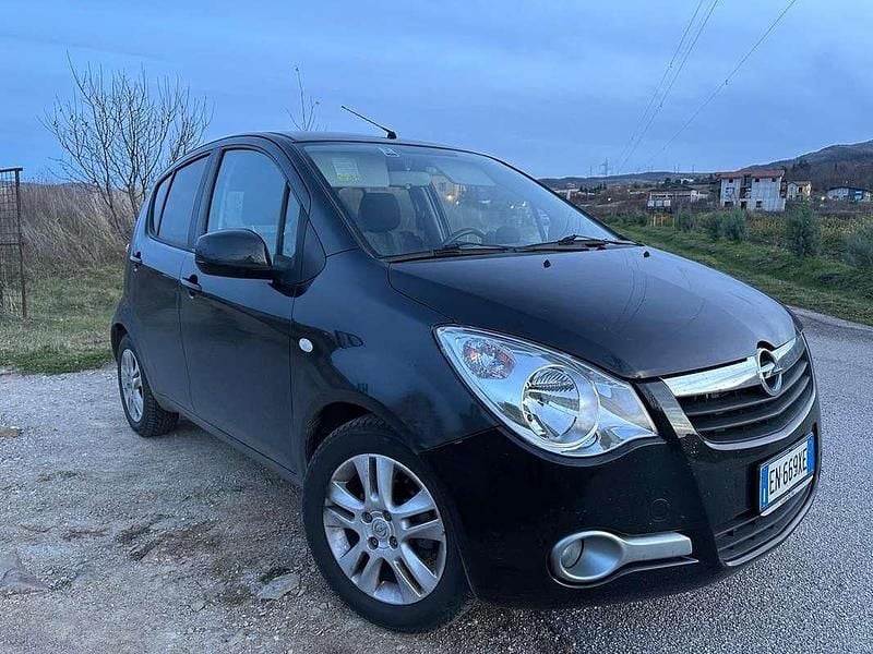 Usata Opel Agila Enjoy 94 CV (69 kW) 2012 Nero Utilitaria