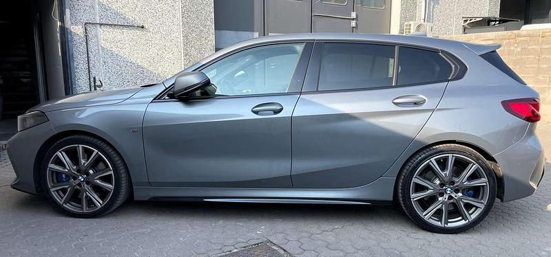 Usata BMW M135 Comfort Edition 306 CV (225 kW) 2024 Grigio Utilitaria