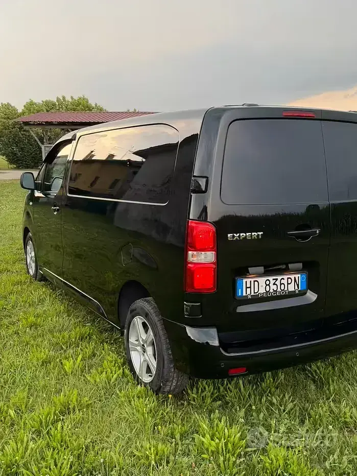 Usata Peugeot Expert 122 CV (89 kW) 2017 Nero Furgone