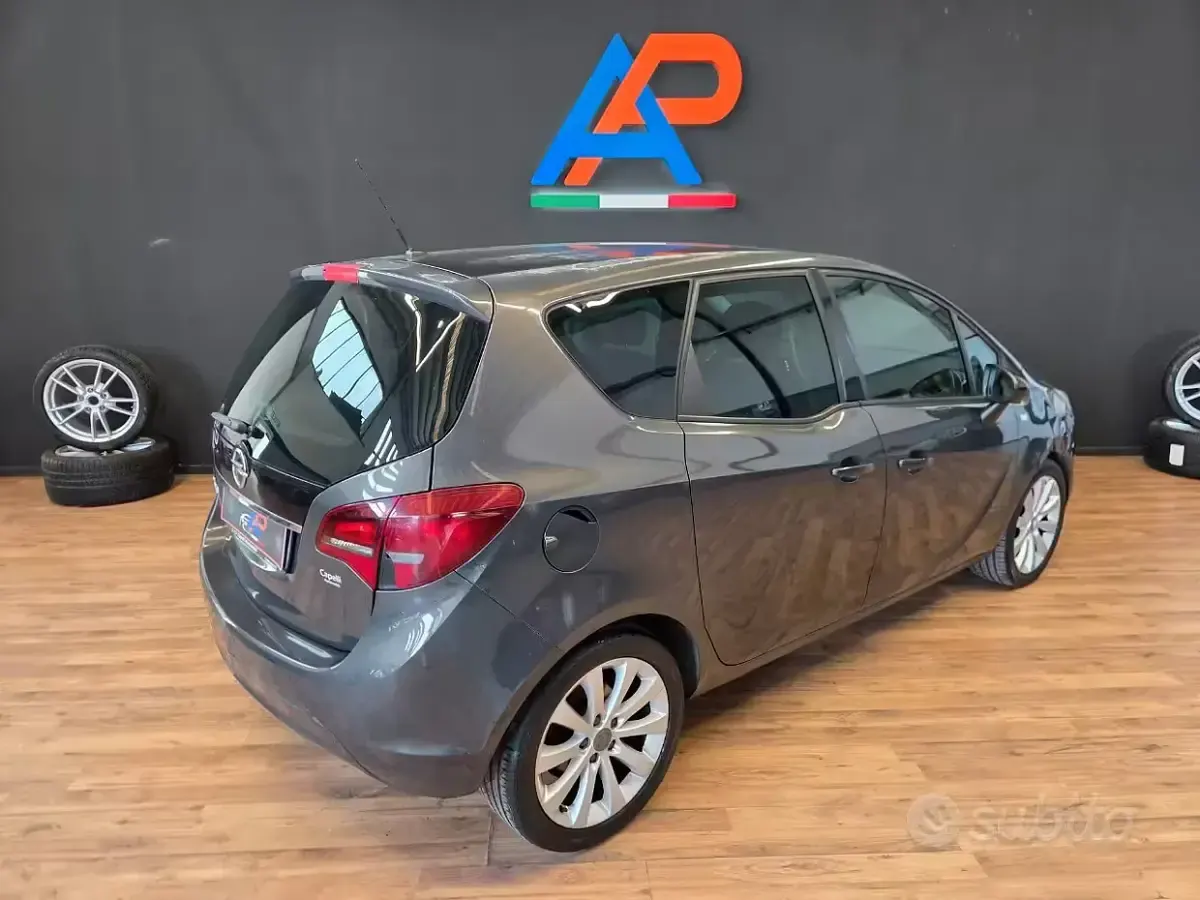 Usata Opel Meriva Cosmo 120 CV (88 kW) 2013 Grigio Monovolume