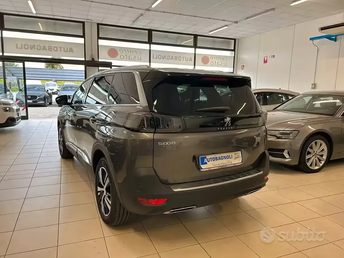 Usata Peugeot 5008 GT 131 CV (96 kW) 2023 Grigio SUV