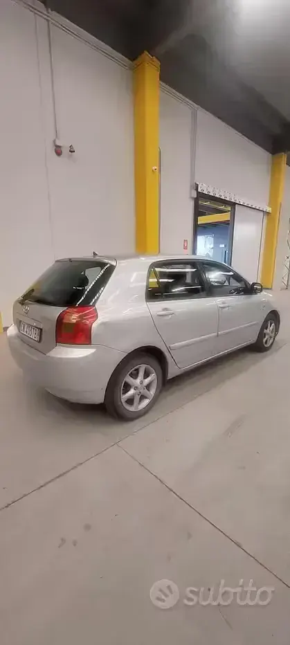 Usata Toyota Corolla 110 CV (80 kW) 2004 Grigio Berlina