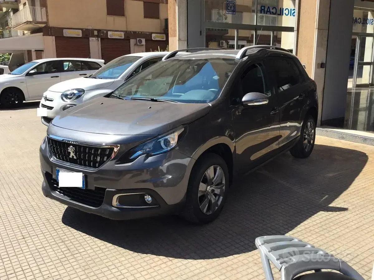 Usata Peugeot 2008 Active 99 CV (72 kW) 2017 Grigio SUV